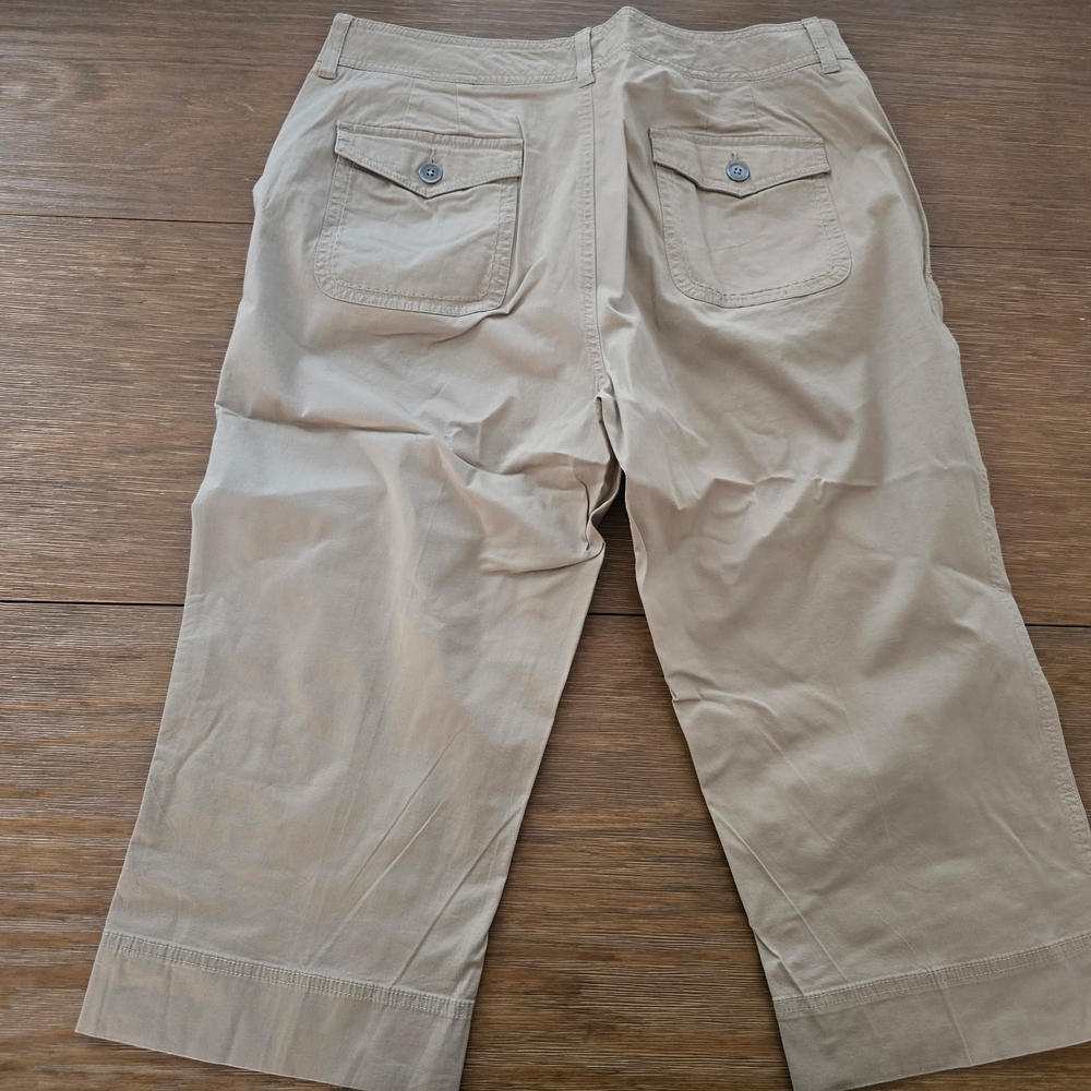 Croft & Barrow Women’s Stretch Capri Pants – Size 14, Khaki /(2) White / Olive - Picture 4 of 11